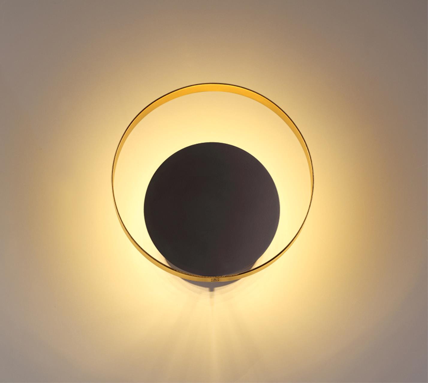 Настенный светильник ODEON LIGHT HIGHTECH MONDY золотой LED*1 7W 3000К плафон черный